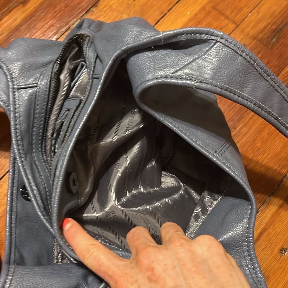 Medium / Large Purse Basically New! - image 4